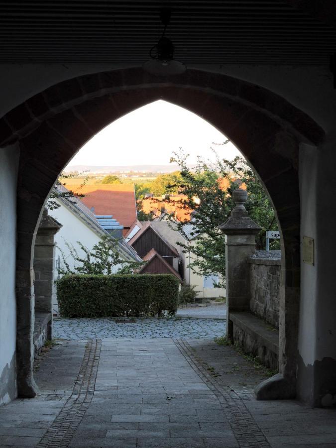 Turmstueble Im Torhaus Von 1545 Apartment Burgbernheim Bagian luar foto
