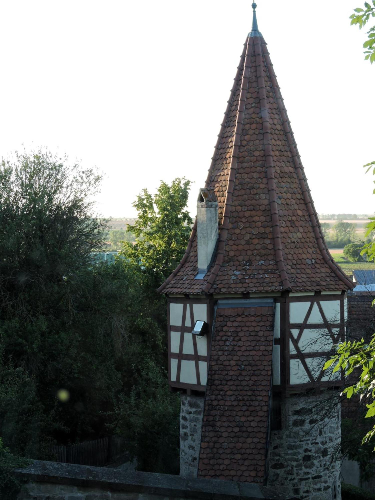 Turmstueble Im Torhaus Von 1545 Apartment Burgbernheim Bagian luar foto